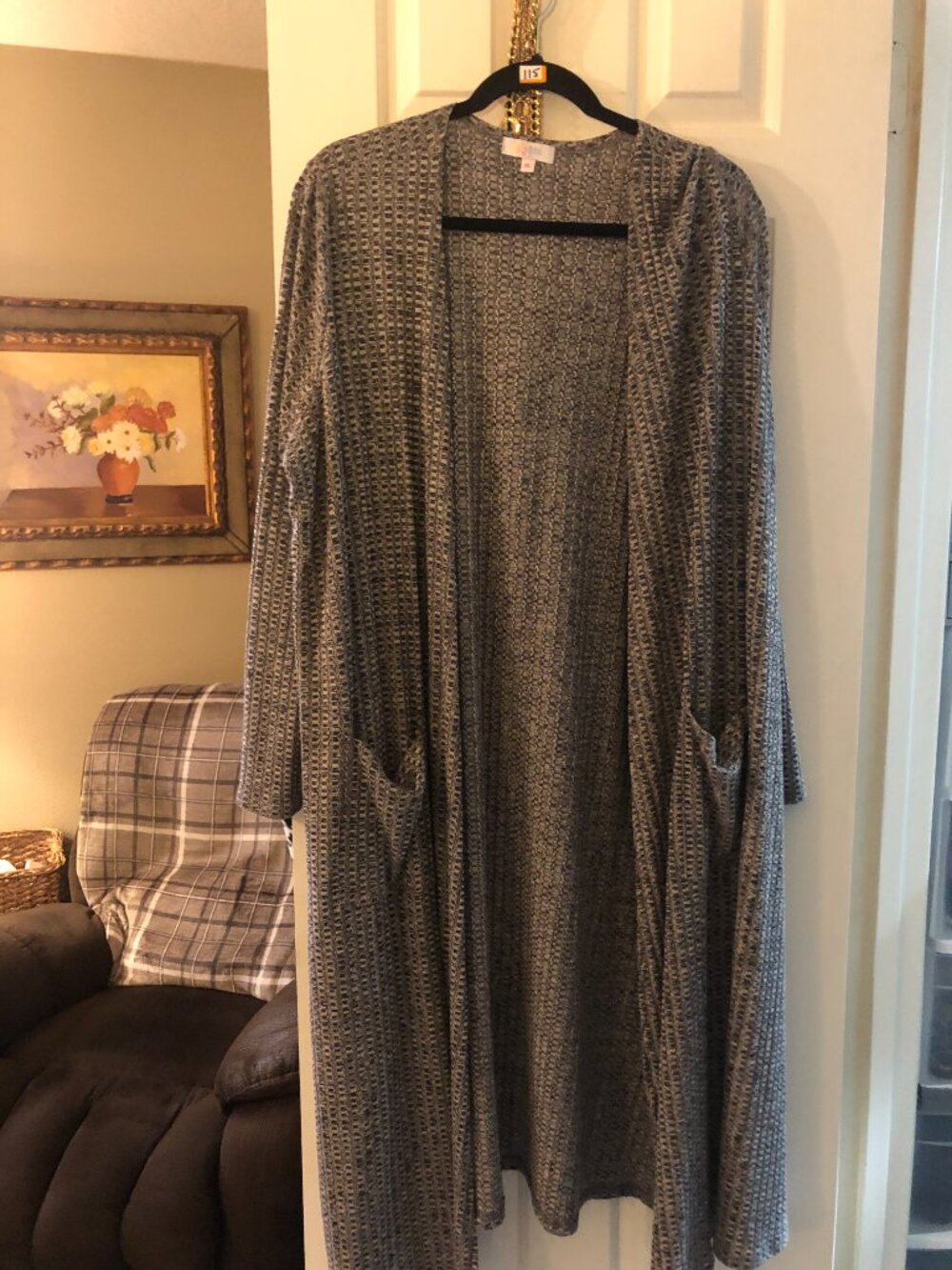 115 XL SARAH LULAROE GREY HEATHER LONG SLEEVE WITH POCKETS